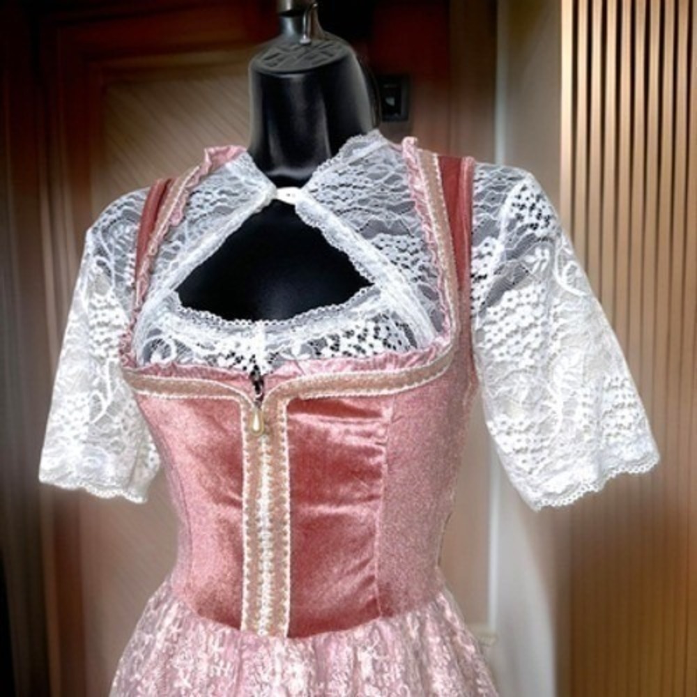 New XL White Lace Dirndl Blouse High Keyhole Neck Vneck Top Shirt Oktoberfest
